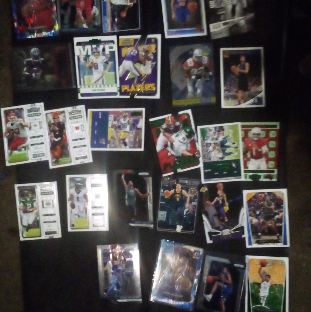 Hot pack 15 to 30 cards guardnteed 2 autos/mems or more 8 plus rookie 2 + HOFer+